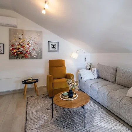 Hera With Balcony And Free Parking Zadar