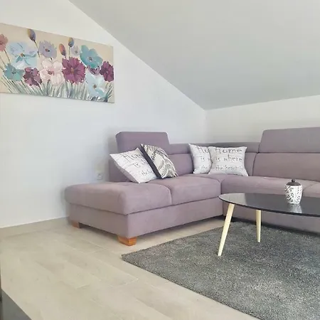 Apartment Hera With Balcony And Free Parking