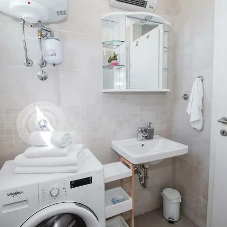 Apartment Hera With Balcony And Free Parking