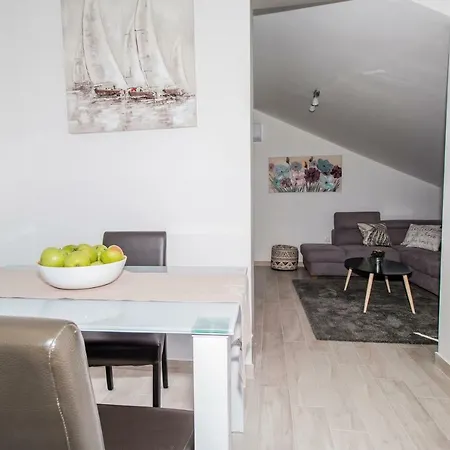 Hera With Balcony And Free Parking Apartment *