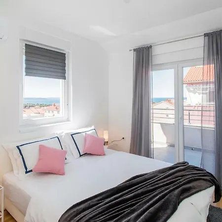 Hera With Balcony And Free Parking Apartment