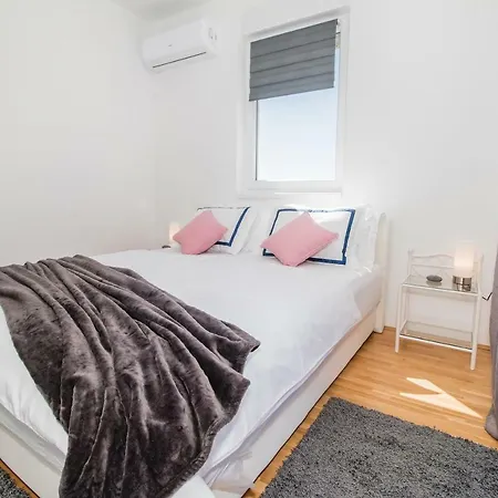 Hera With Balcony And Free Parking Appartement *