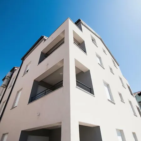 Hera With Balcony And Free Parking Apartment