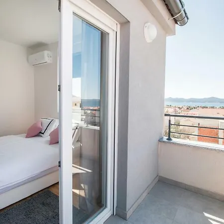 Hera With Balcony And Free Parking Zadar