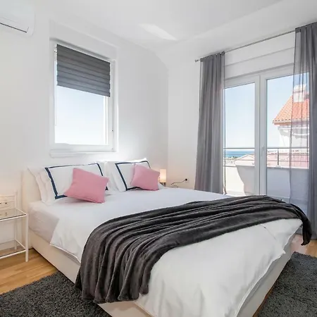 Apartment Hera With Balcony And Free Parking