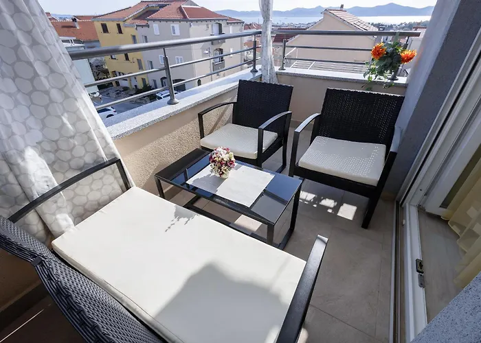 Hera With Balcony And Free Parking Appartement Zadar
