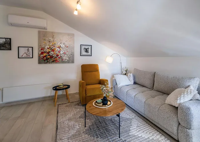 Hera With Balcony And Free Parking Zadar