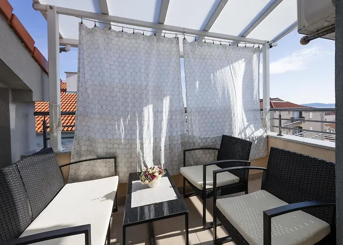 Hera With Balcony And Free Parking Zadar