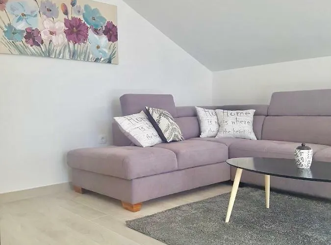 Apartment Hera With Balcony And Free Parking