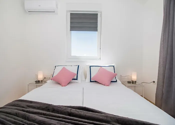 Appartement Hera With Balcony And Free Parking *