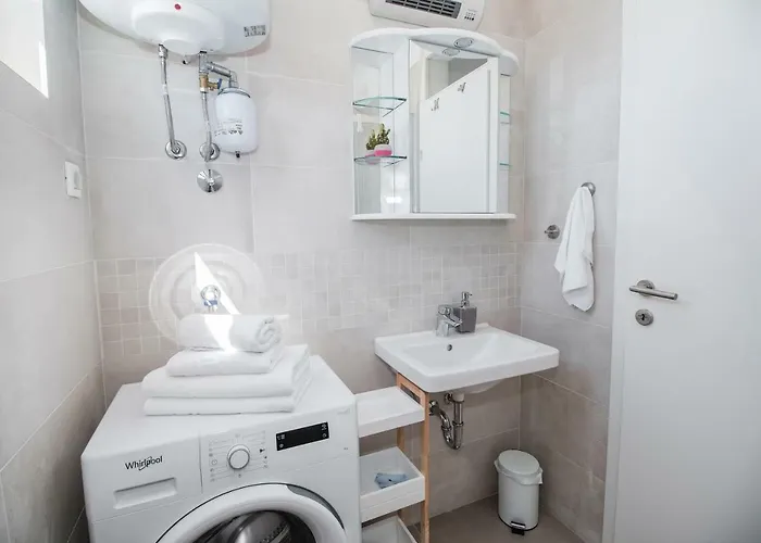Apartment Hera With Balcony And Free Parking