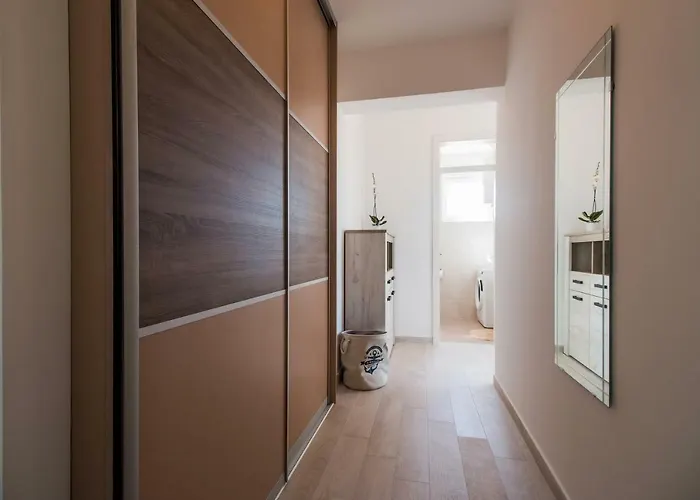 Hera With Balcony And Free Parking Zadar