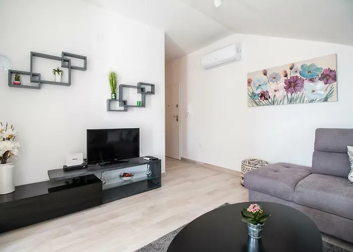 Hera With Balcony And Free Parking Appartement Zadar