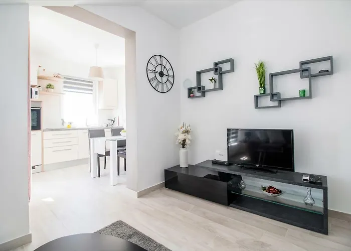 Hera With Balcony And Free Parking Zadar