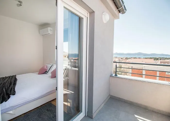 Hera With Balcony And Free Parking Zadar